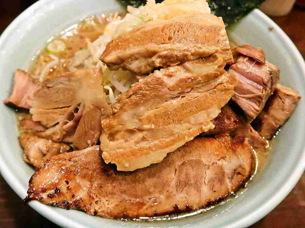 石破茂首相、SNS投稿のチャーシューたっぷりラーメンがなぜか物議に...呆れ声も