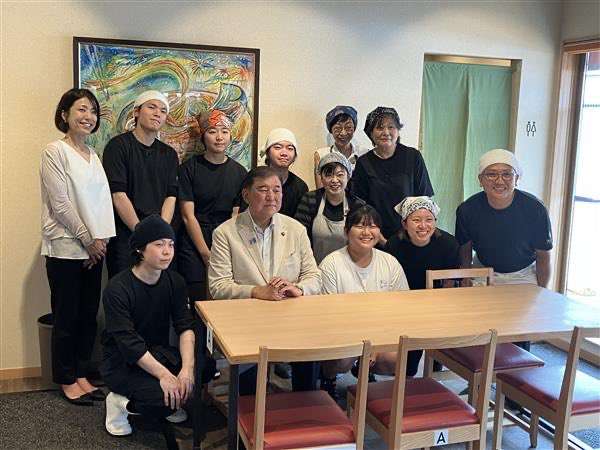 石破茂首相、SNS投稿のチャーシューたっぷりラーメンがなぜか物議に...呆れ声も