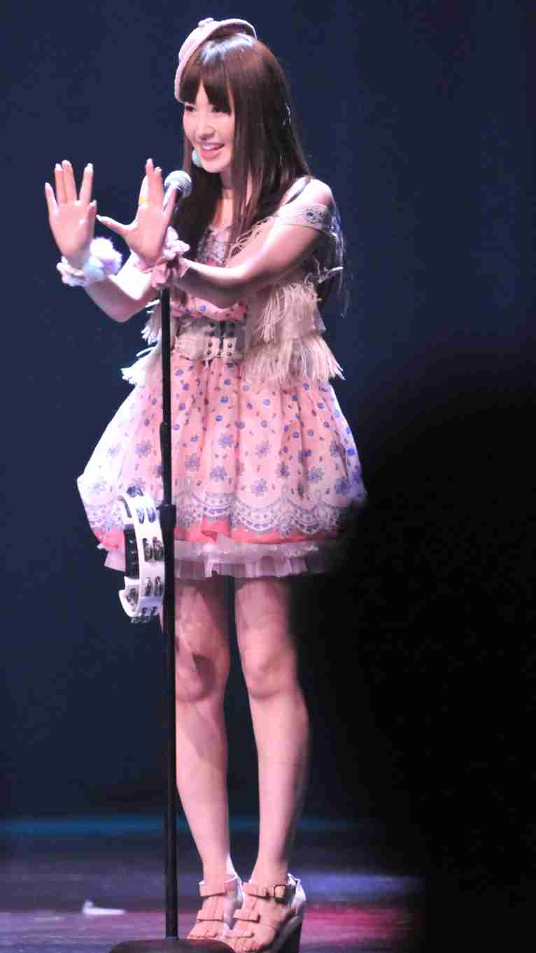 小嶋陽菜、LAで爆買いセレブ旅　学びも忘れない姿に「スタイル抜群で頭脳明晰」「本物の貴族みたい」