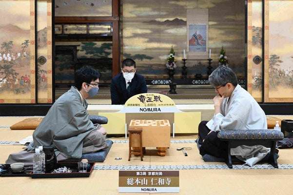 義実家同居の人、義両親とどのくらい会話しますか?