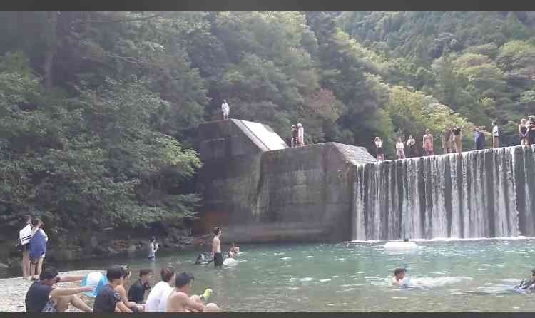 ダムで8mの高さから飛び込み重傷 水遊び中の男児 姫路