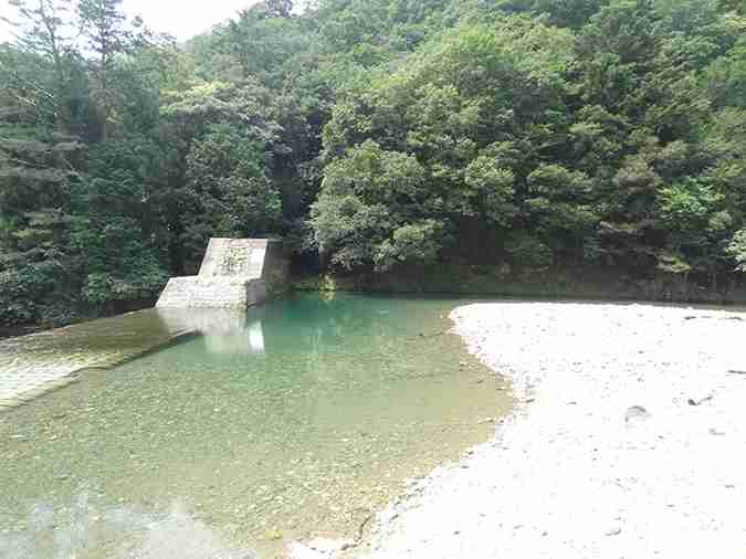 ダムで8mの高さから飛び込み重傷 水遊び中の男児 姫路