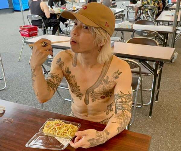 「今こんなにタトゥーあるの?!」HYDE 56歳の“激変近影”にネット衝撃