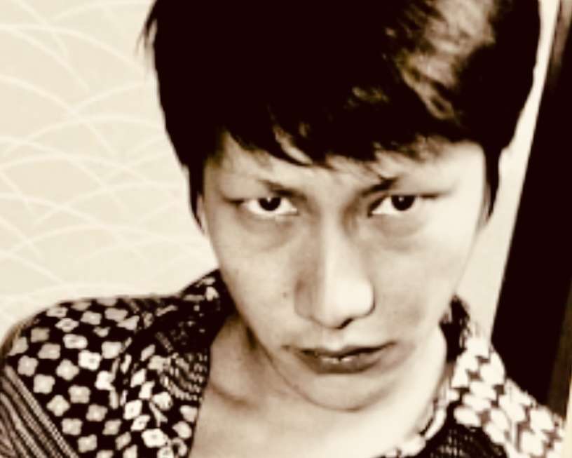鋭い目つきの人が好き