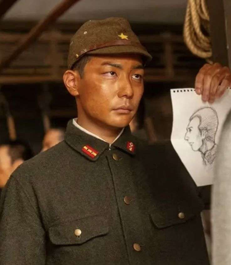 鋭い目つきの人が好き