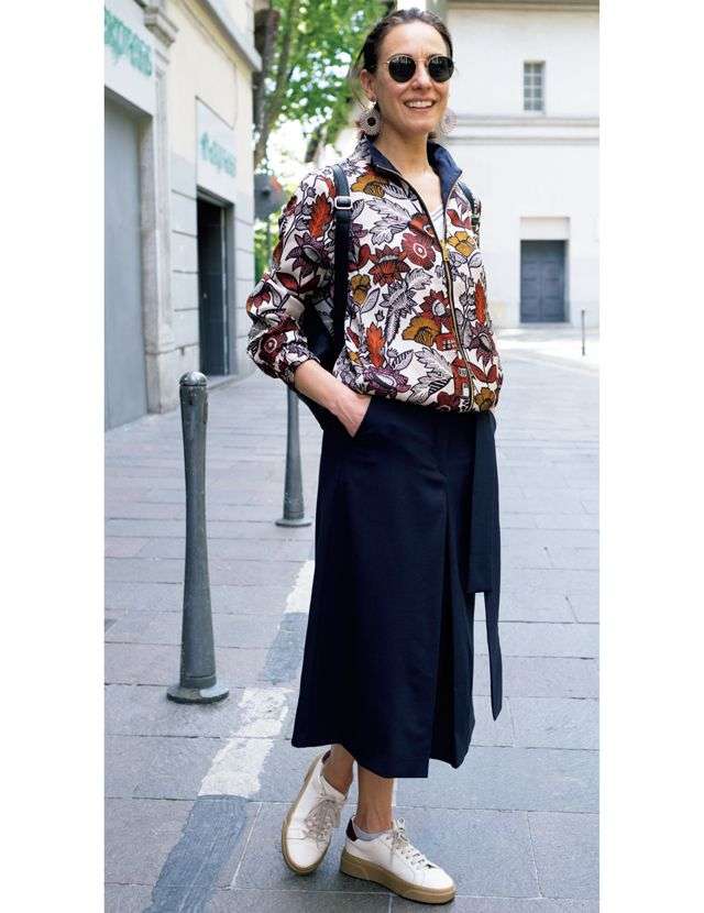 40代過ぎたら地味な服しか着ちゃダメ? “服装で老ける人”と“カジュアルで花開く人”の大きな違い