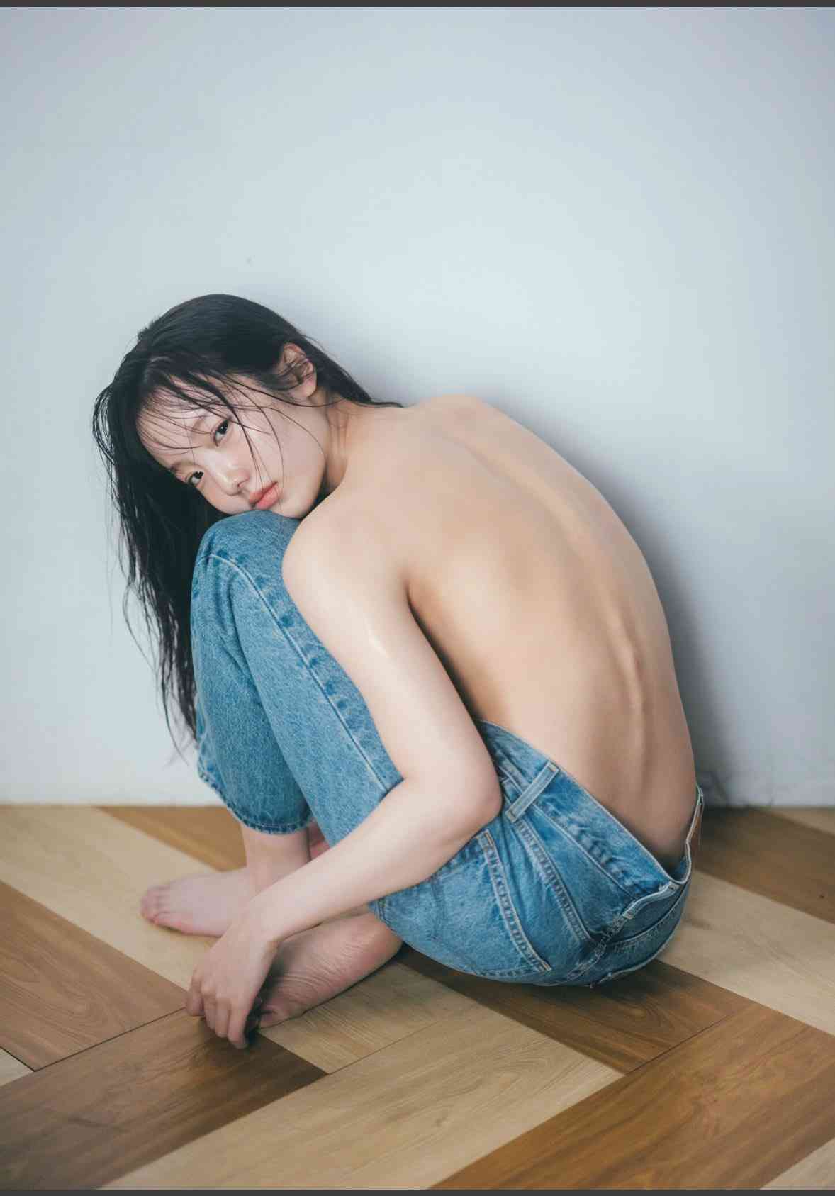 本田真凜、1st写真集発売当日に重版決定で3刷に 氷上とは違う“素顔”を詰め込んだ1冊