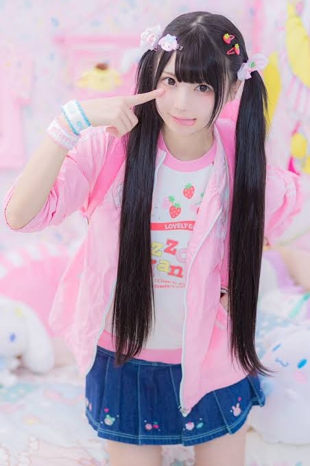キッズ服を着る大人たち　子どもサイズをあえて選ぶワケ