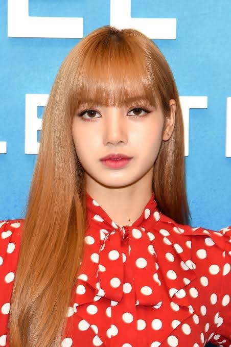 BLACKPINK・LISAと坂口健太郎が夢の共演　“奇跡”のオフショットにファン歓喜「素敵」