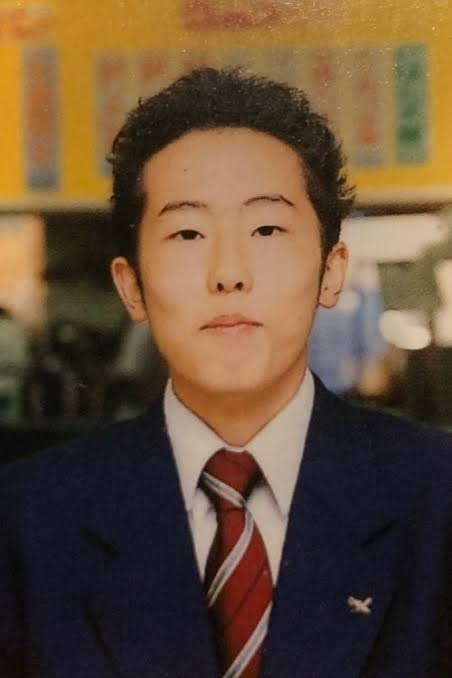 「よくタブレットで子どもを撮っていた」不同意わいせつ行為で再逮捕の小瀬村史也容疑者が“盗撮し放題だったワケ”　保護者は「『（被害者は）わからない』の一点張りで…」