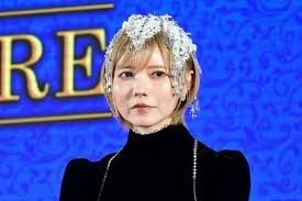 益若つばさ、「大人可愛くイメチェン」髪をカットした姿を披露し「New益若、どうでしょうか、、?」