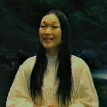 「やたら耳に残る」とSNSで話題、その反響は？　モデル美女が歌う「葬儀ブランド」CM、“ホラードラマ”の劇中歌との類似指摘の声も