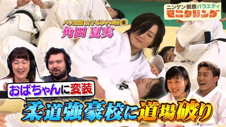 「ドレス着ると別人!」「一瞬、誰」角田夏実が衝撃の肩出し赤ドレス姿で登壇 SNS驚き 米女優と並ぶも「負けてないスタイル」