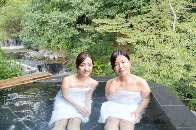 義家族と一緒に温泉