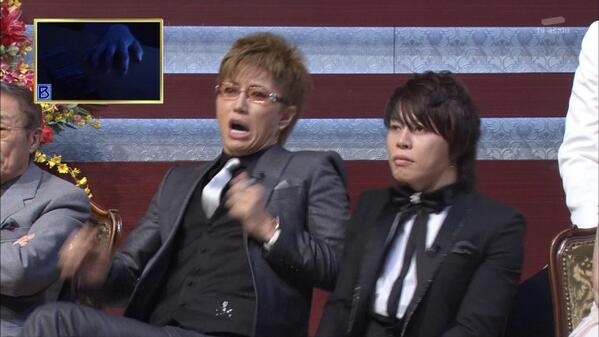 吉川晃司　103キロ投球に場内大歓声！地元広島「ピースナイター」始球式、黒タンク姿で見事ノーバン