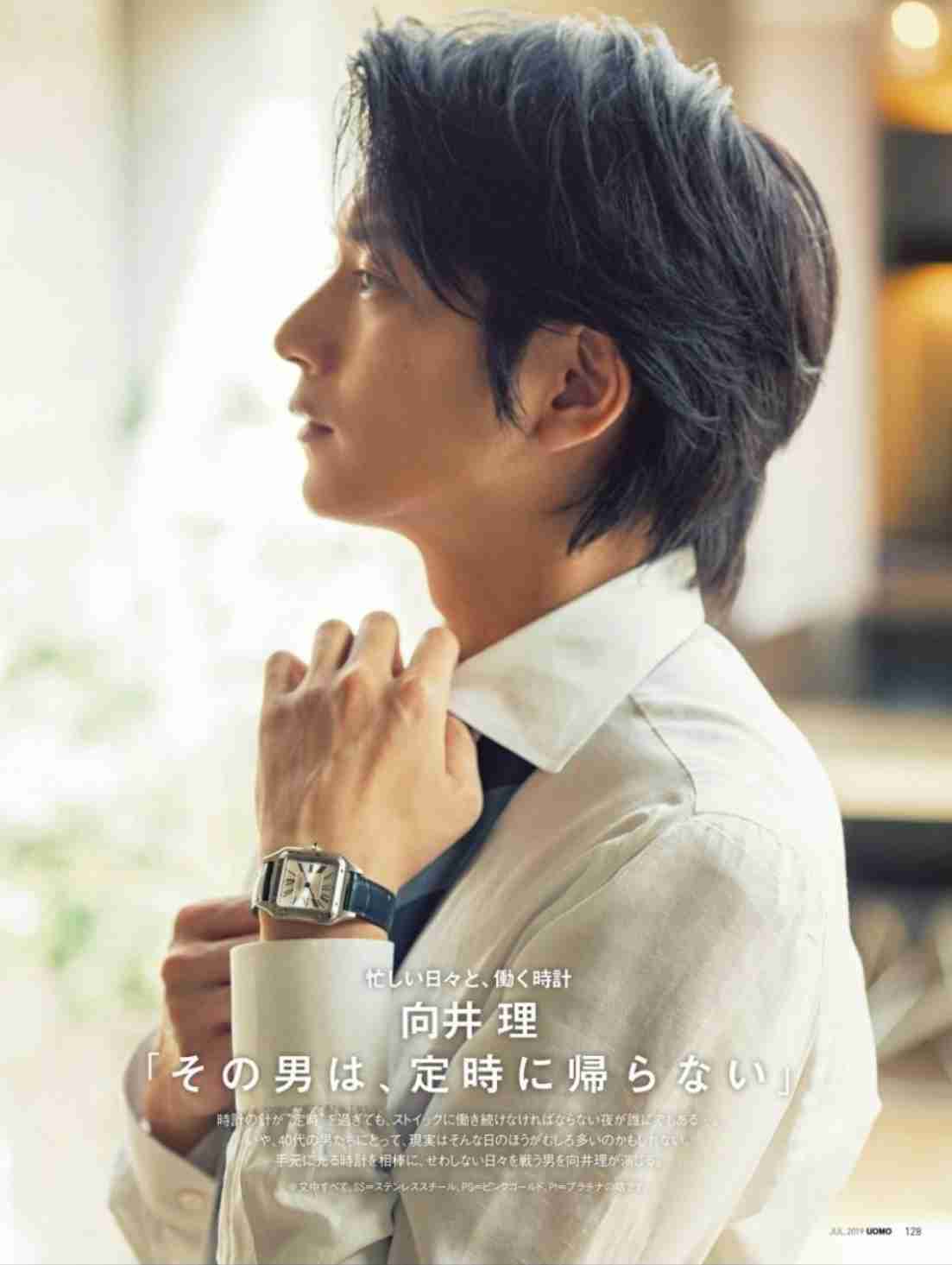 向井理、圧巻のスーツ姿 隠れ家バーで大人の余裕 美しい所作にスタッフから感嘆の声