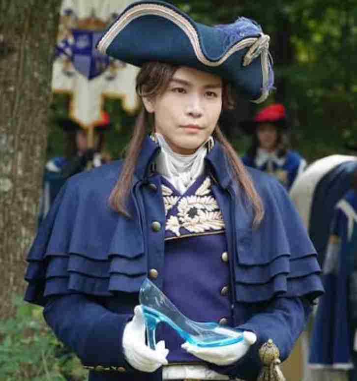 岩田剛典が“ダサい教師” に大変身!?映画『金髪』前代未聞の大騒動を切り取った場面写真9点解禁