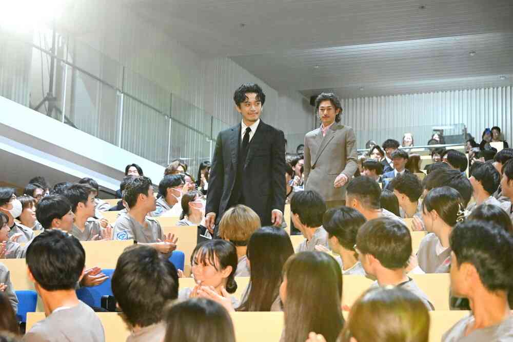 miwa「ヒカリへ」×ドラマ『リッチマン、プアウーマン』SPコラボMV公開!小栗旬、石原さとみら出演