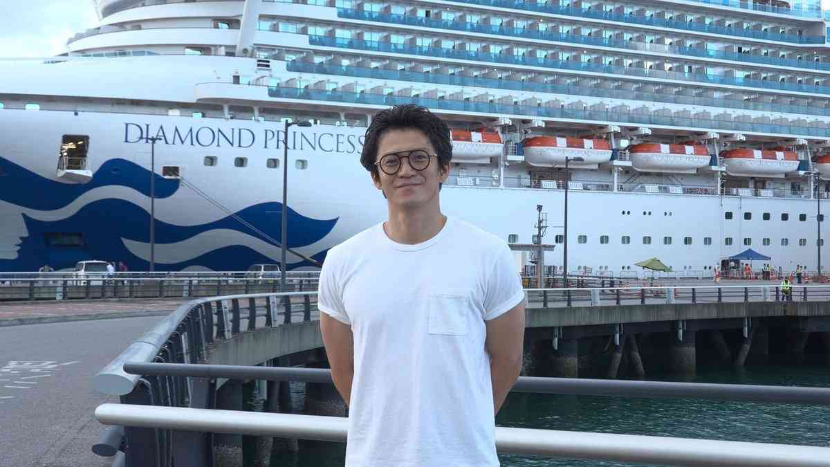 【独自】小栗旬、沖縄旅行で見せた“オーラなし”パパ姿…社長業の傍ら2カ月連続の「家族サービス」
