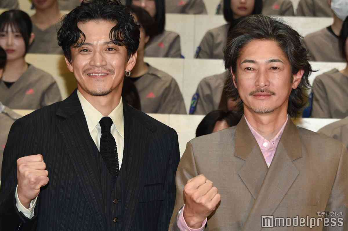 【独自】小栗旬、沖縄旅行で見せた“オーラなし”パパ姿…社長業の傍ら2カ月連続の「家族サービス」