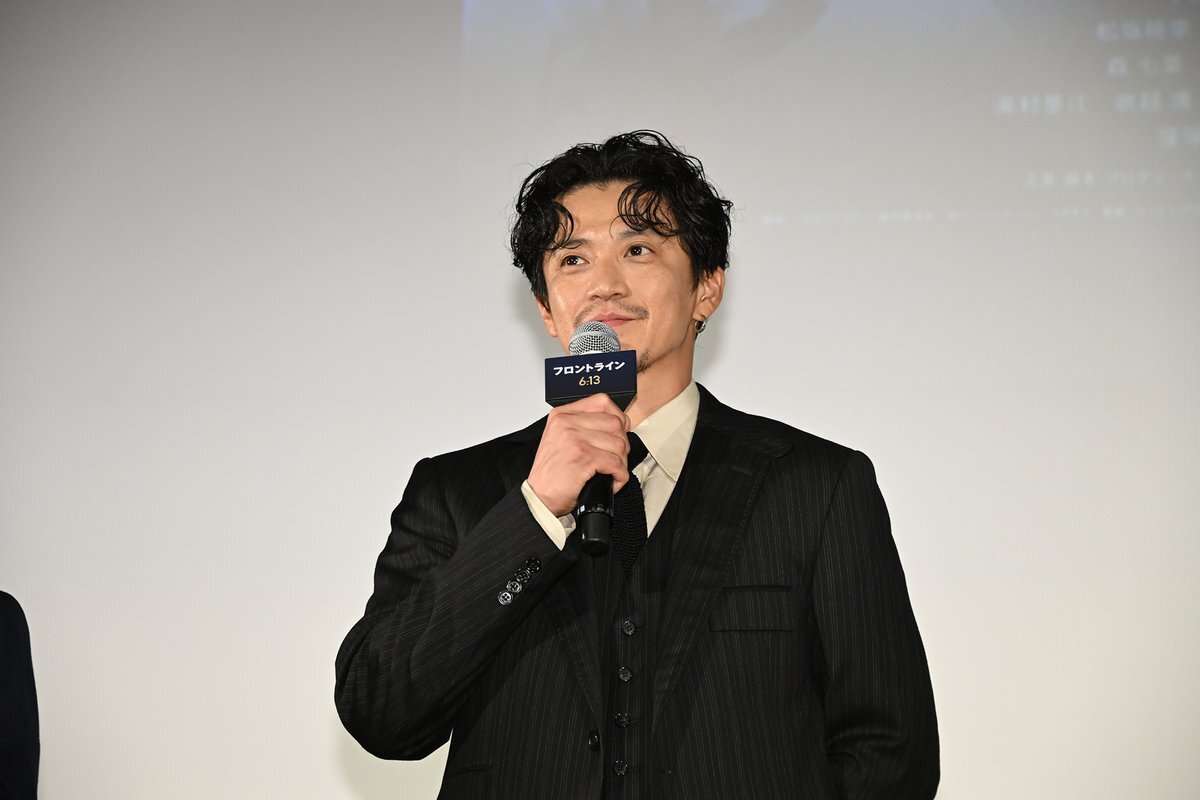 【独自】小栗旬、沖縄旅行で見せた“オーラなし”パパ姿…社長業の傍ら2カ月連続の「家族サービス」