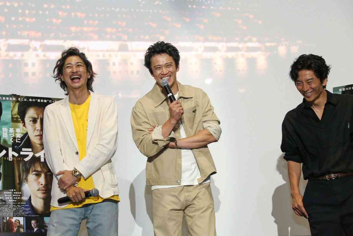 【独自】小栗旬、沖縄旅行で見せた“オーラなし”パパ姿…社長業の傍ら2カ月連続の「家族サービス」