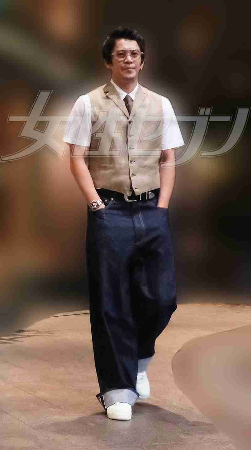 【独自】小栗旬、沖縄旅行で見せた“オーラなし”パパ姿…社長業の傍ら2カ月連続の「家族サービス」