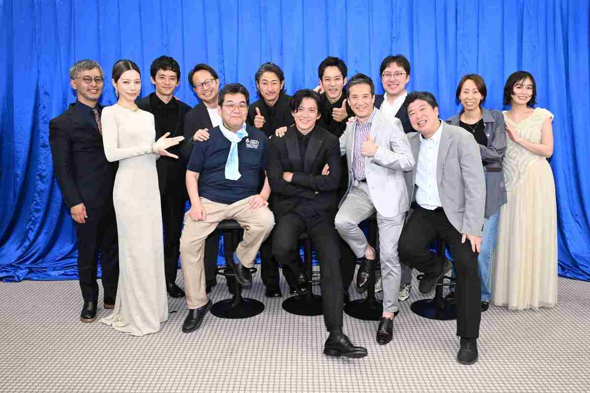 【独自】小栗旬、沖縄旅行で見せた“オーラなし”パパ姿…社長業の傍ら2カ月連続の「家族サービス」
