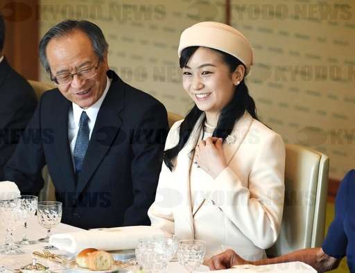 悠仁さまの成年を祝う昼食会での石破首相の乾杯マナーが物議、専門家も「口をつけるのが早すぎた」