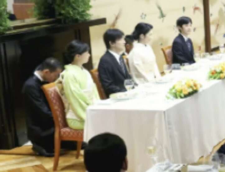 悠仁さまの成年を祝う昼食会での石破首相の乾杯マナーが物議、専門家も「口をつけるのが早すぎた」