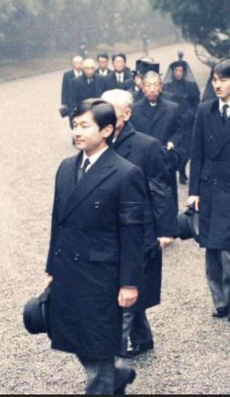 悠仁さまの成年を祝う昼食会での石破首相の乾杯マナーが物議、専門家も「口をつけるのが早すぎた」