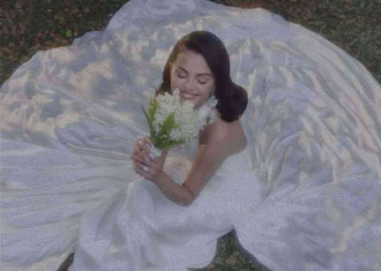 セレーナ・ゴメス、音楽プロデューサーのベニー・ブランコと結婚！ウェディングドレス姿で報告