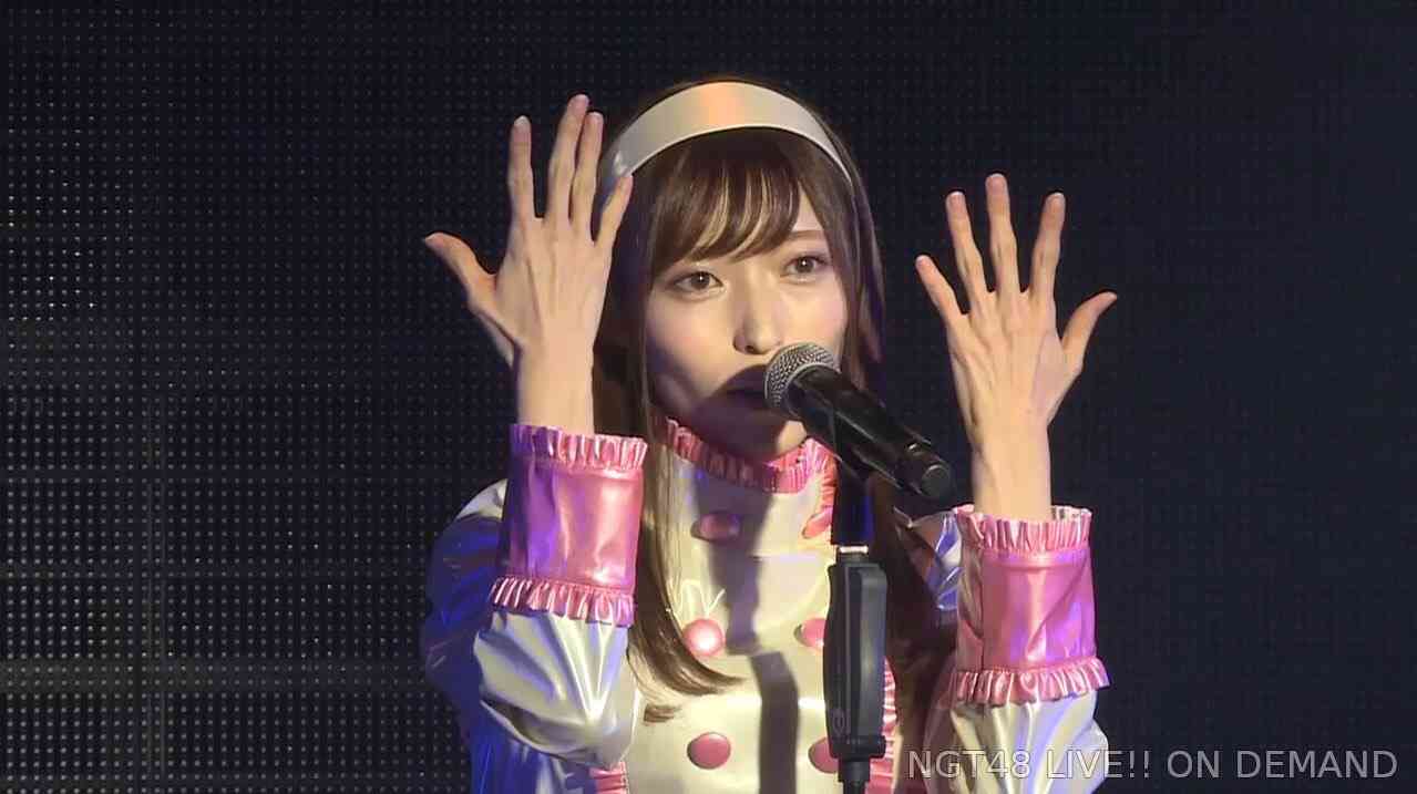 元NGT48山口真帆、ほっそり脚ミニワンピ姿で30歳誕生日「また美人度が増したね」