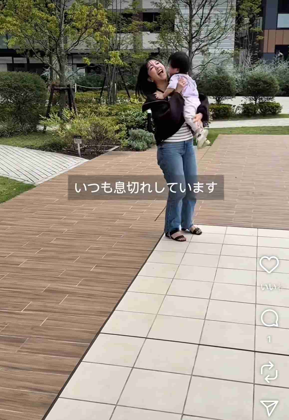 黒猫と猫柄毛布の奇跡の瞬間が話題⇒あまりの一体感に「違和感が無さすぎ」「お茶吹き出しそう」