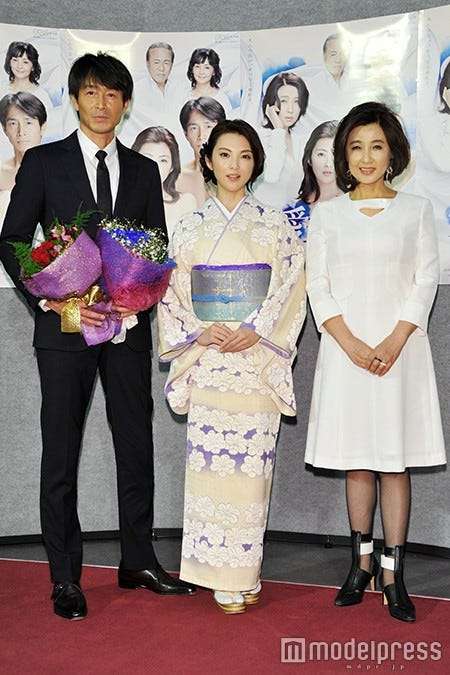 内山理名、第1子出産を発表「長い道のりだった」夫の吉田栄作も喜びつづる「56才の新米パパ、オールドルーキーです笑」