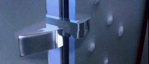 「お先にどうぞ」エレベーターで2人きりになった女性に警戒された…「怪しい男じゃないのに!」大人の対応は?