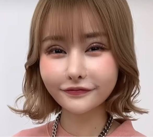 「一重まぶたは負け組」と容姿をイジられた女子高生→整形ナシで“超かわいい”モデルに大変身…SNSで話題の21歳女性が明かす、学生時代のコンプレックス