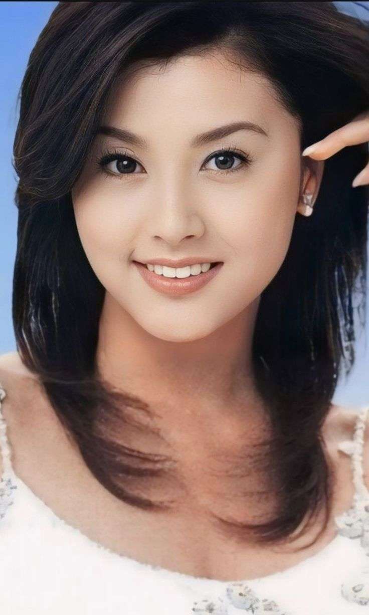 『格付け』出演の藤原紀香が「美しすぎる」　視聴者の視線集中「50代になってもええ女」