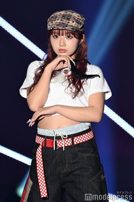 山本舞香も実践　K-POP中心に広がる“下着見せコーデ”に分かれる賛否「さすがに下品」現地で指摘の声も