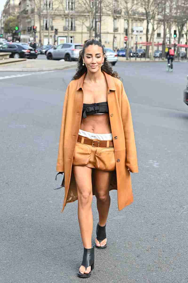 山本舞香も実践　K-POP中心に広がる“下着見せコーデ”に分かれる賛否「さすがに下品」現地で指摘の声も