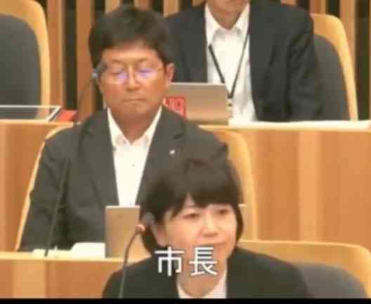 《殺し文句は「相談したい」》前橋市長　自ら飲みに誘い、膝に手を…“ラブホ密会”前から懸念されていた「おじ転がし」