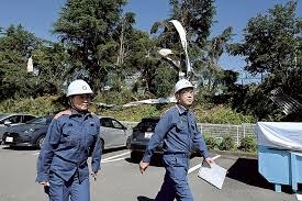 田久保市長、台風被害状況の視察を報告も...防災服自撮りが不評 「自撮りはいらんやろ」の声