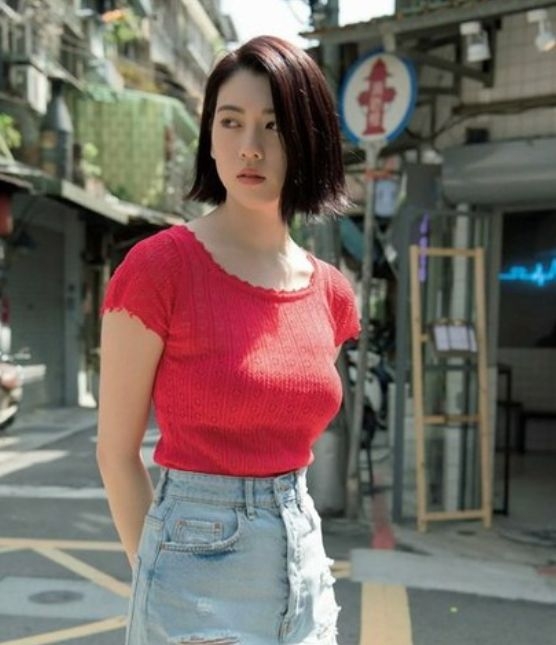  “濡れ髪バスト”どアップの大胆写真集発売の渡邊渚に「何がしたいの？」グラビア路線に疑問噴出