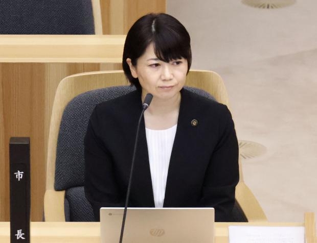 「想像の斜め上」前橋・42歳女性市長　妻帯者部下との“ラブホ密会”のなか“2文字の一人称”にもネット騒然