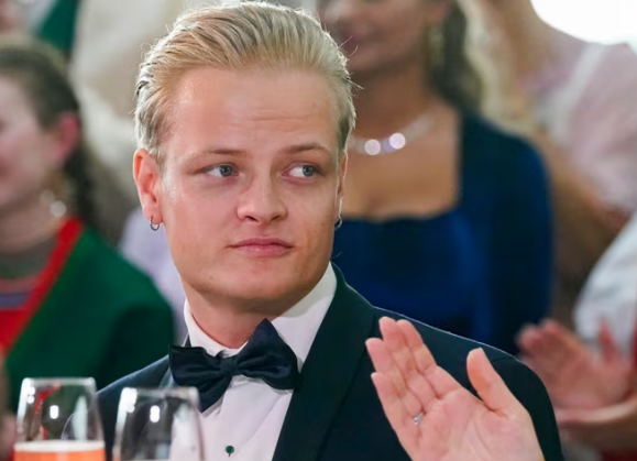 皇太子妃の長男「リトル・マリウス」の転落「愛すべき象徴が今や犯罪の象徴」ノルウェー王室を揺るがす32件起訴の衝撃