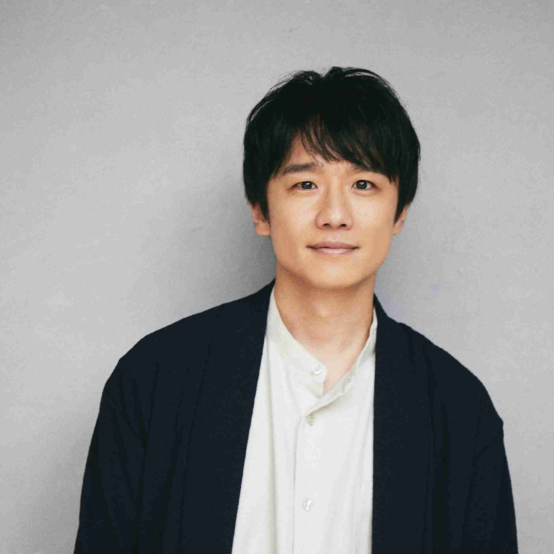 【永野芽郁と三角関係】坂口健太郎　ド派手短パンメガネ姿も“骨くっきり”の激やせ具合に広がる心配