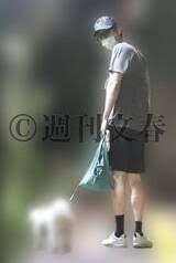 【永野芽郁と三角関係】坂口健太郎　ド派手短パンメガネ姿も“骨くっきり”の激やせ具合に広がる心配