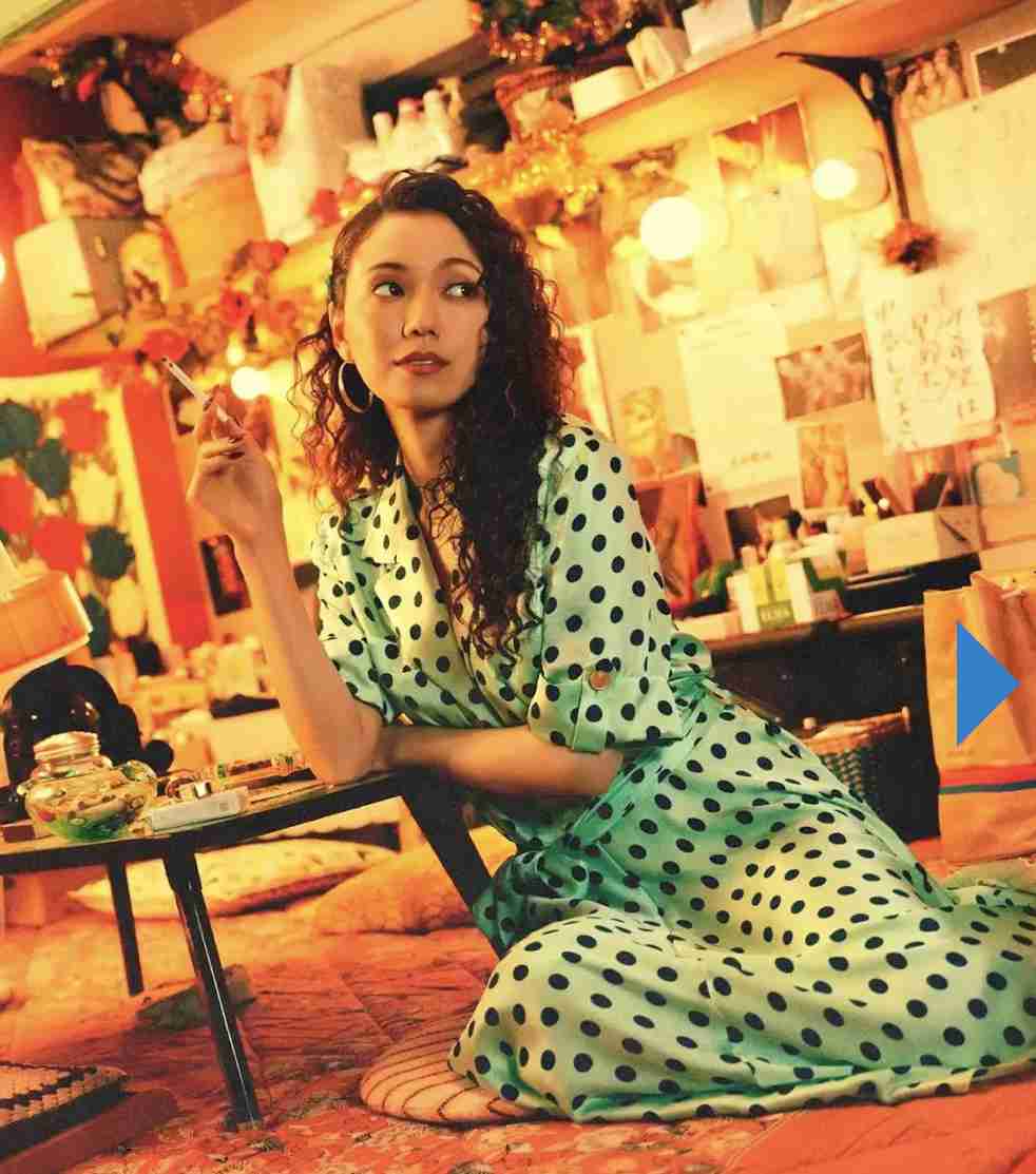 菅田将暉が劇団の演出家、浜辺美波が巫女の姿に 『もしがく』キャラクタービジュアル公開