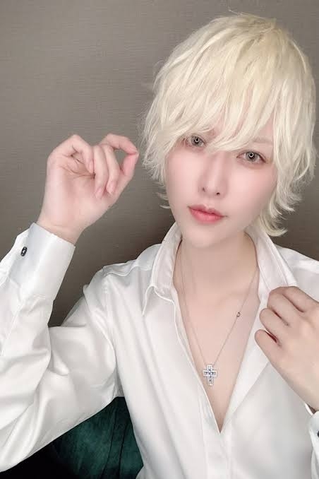 米人気女優クロエ・グレース・モレッツ、モデルと同性婚を発表　ウェディングドレス姿を公開