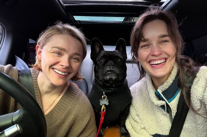 米人気女優クロエ・グレース・モレッツ、モデルと同性婚を発表　ウェディングドレス姿を公開